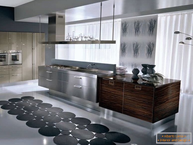 Kuhinja v visokotehnološkem stilu v kombinaciji z lesom in kovino