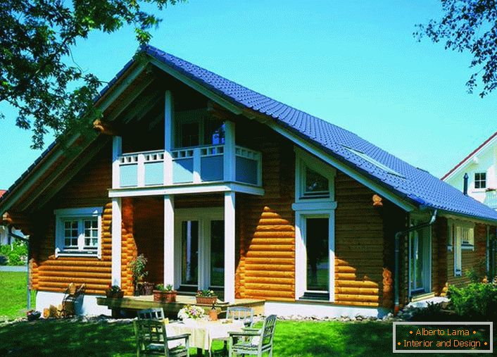Skandinavska hiša iz hiše - najpogostejša sprememba primestnih nepremičnin. Privlačna zunanjost v kombinaciji s sorazmerno nizko ceno gradnje naredi hiše v skandinavskem slogu priljubljene in na zahtevo.