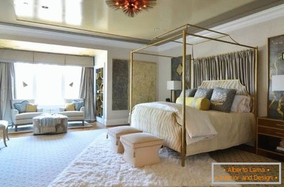 Eleganten raztezni strop z kovinskim učinkom v oblikovanju spalnice