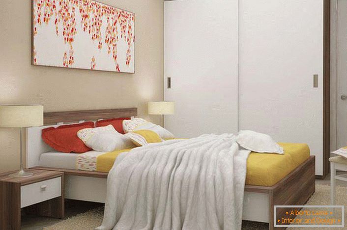 Laconic in funkcionalno modularno pohištvo je prava izbira za majhno spalnico.