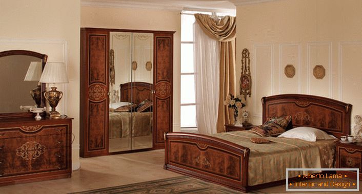 Modularno pohištvo za klasično spalnico se ujema čim bolj pravilno. 