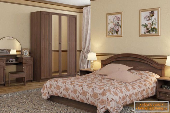 Nepremagljivo notranjost spalnice v slogu Art Nouveau je poudarjena z ustrezno izbranim modularnim pohištvom.