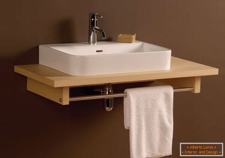 Mizarska miza Aeri v oblikovanju majhne kopalnice