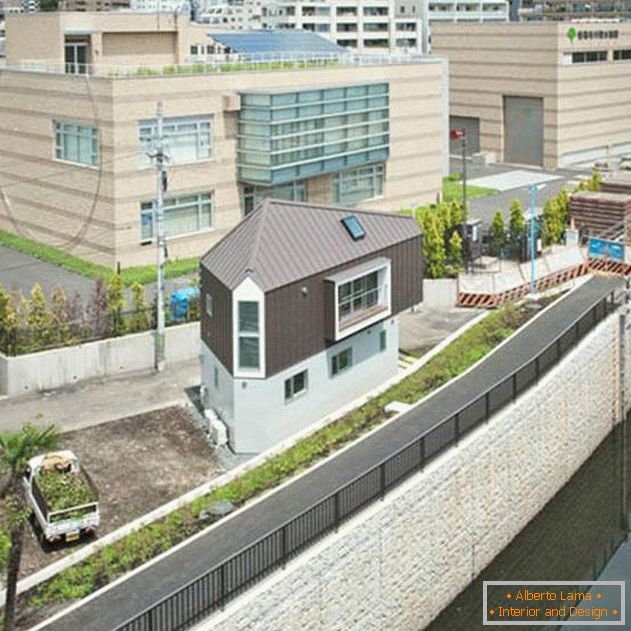 Hiša čudne oblike od Mizuishi Architects Atelier - фото 4