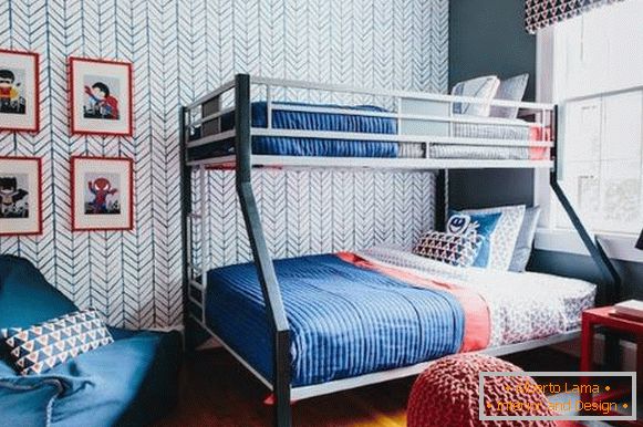 Pogradna postelja v minimalističnem slogu