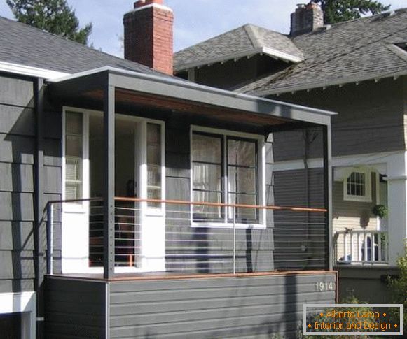 Majhna veranda iz kovine v zasebno hišo
