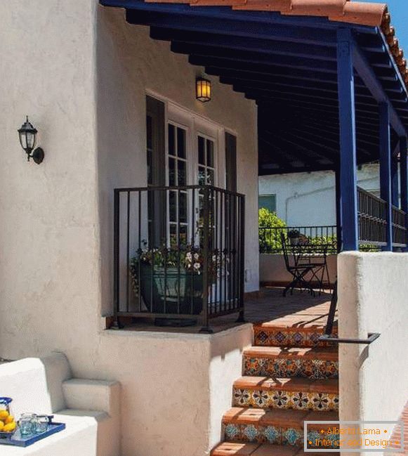 Sredozemsko oblikovanje verande zasebne hiše - fotografija