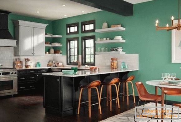 Slikanje sten v stanovanju z zeleno barvo - fotografija kuhinje in dnevne sobe