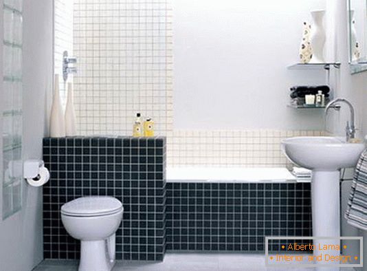 Notranjost kopalnice v črno-beli barvi