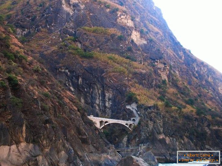 Pogled na sotesko Leaping Tiger (Lijiang)