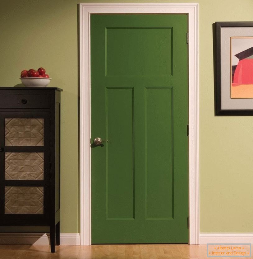 Zelena vrata v sobi