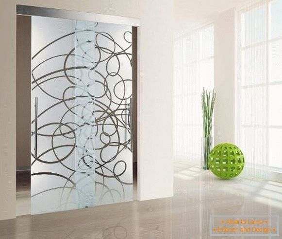 Steklena drsna vrata - fotografija s sliko v sodobnem slogu