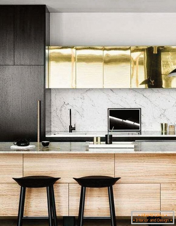 Kombinacija lesa, kovine in marmorja v dizajnu kuhinje 2018