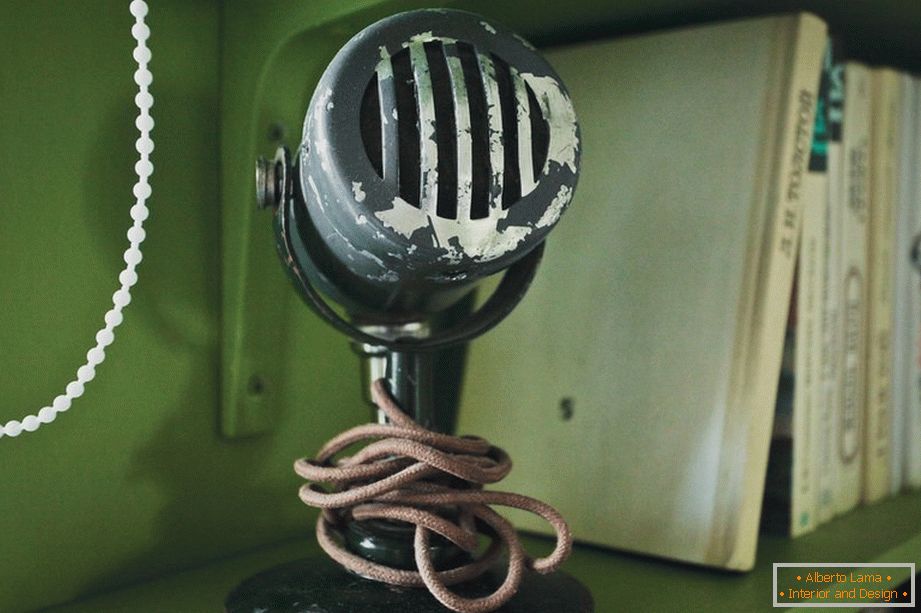 Dekor za dom - antični mikrofon