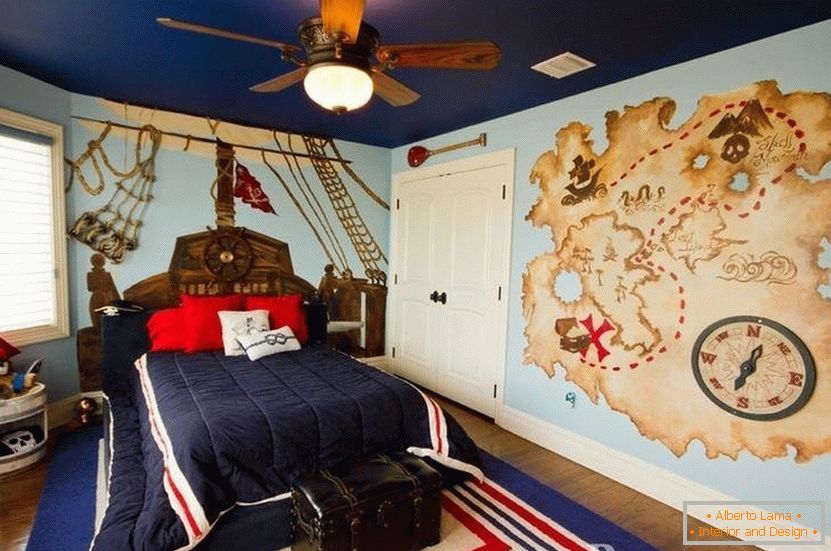 Zemljevid na steni spalnice