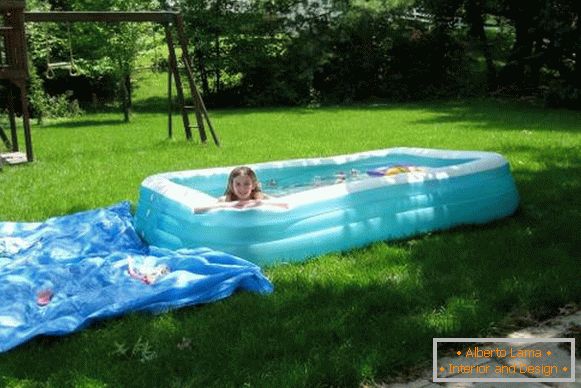Majhen otroški bazen - fotografija napihljivega bazena