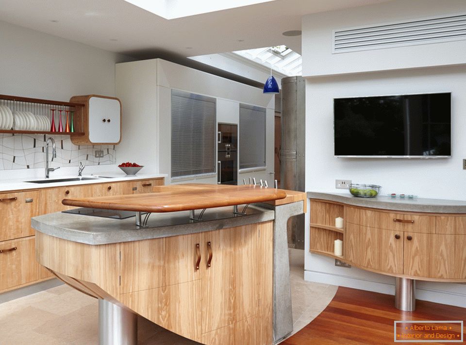 Kuhinja notranjost z lesenim pohištvom