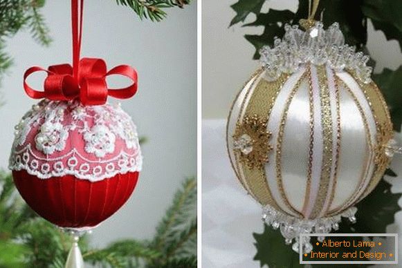 Novoletne kroglice trakov z lastnimi rokami - fotografija na božično drevo