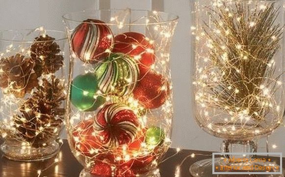 Novoletni LED venci v dekorju hiše za novo leto