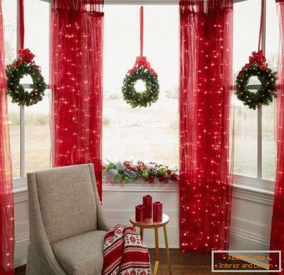 Božična drevesnica za dekoracijo oken in zavese