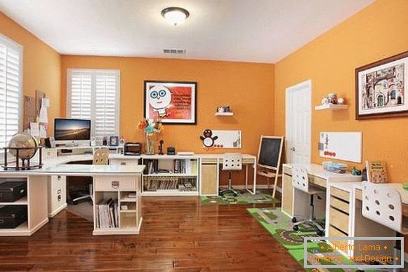 oranžna stena-dom-pisarna