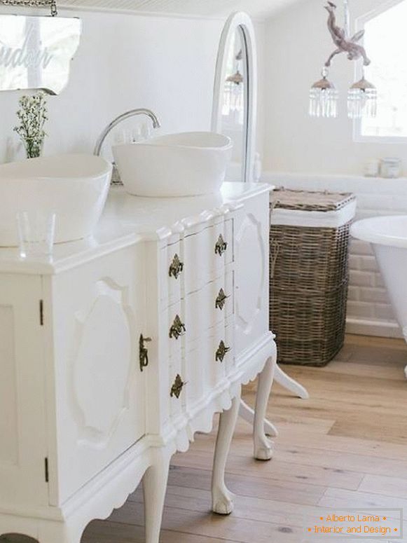 Beli kopalniško pohištvo Provence