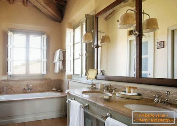 Udobna kopalnica v slogu Provence