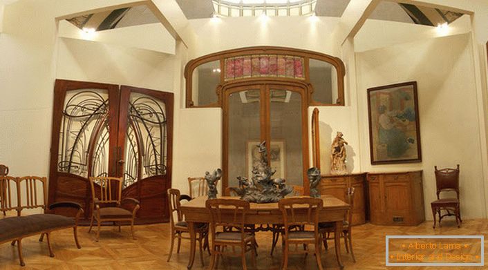 Pompozna dnevna soba v slogu Art Nouveau.