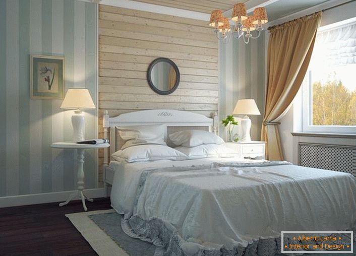 Ugotovljeno je, da se hiša s to čudovito spalnico nahaja v eni od podeželskih provinc Francije. 
