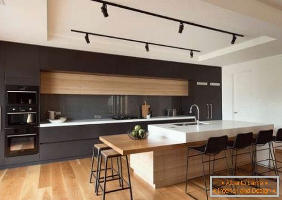 Kuhinja notranjost jedilnico v zasebni hiši - fotografije modernih idej