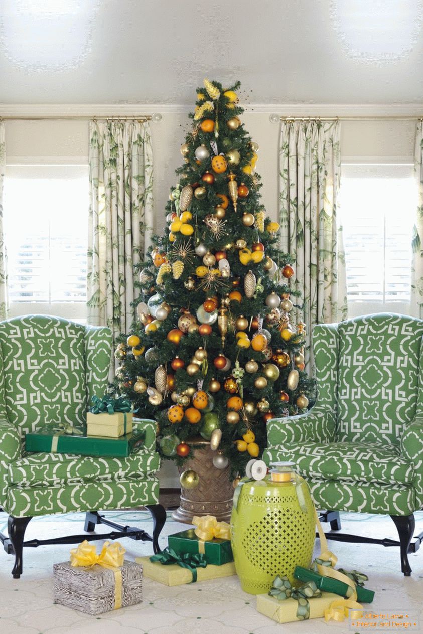 Velika božična drevesa v loncu, za varnost hišnih ljubljenčkov