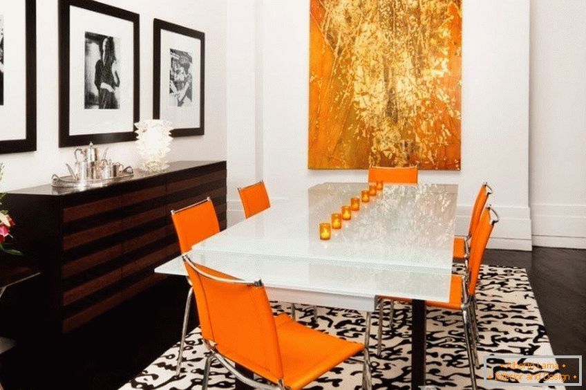 Oranžni stoli