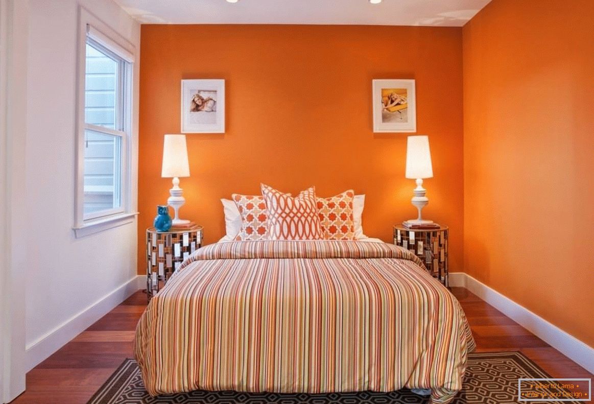 Oranžna barva v spalnici