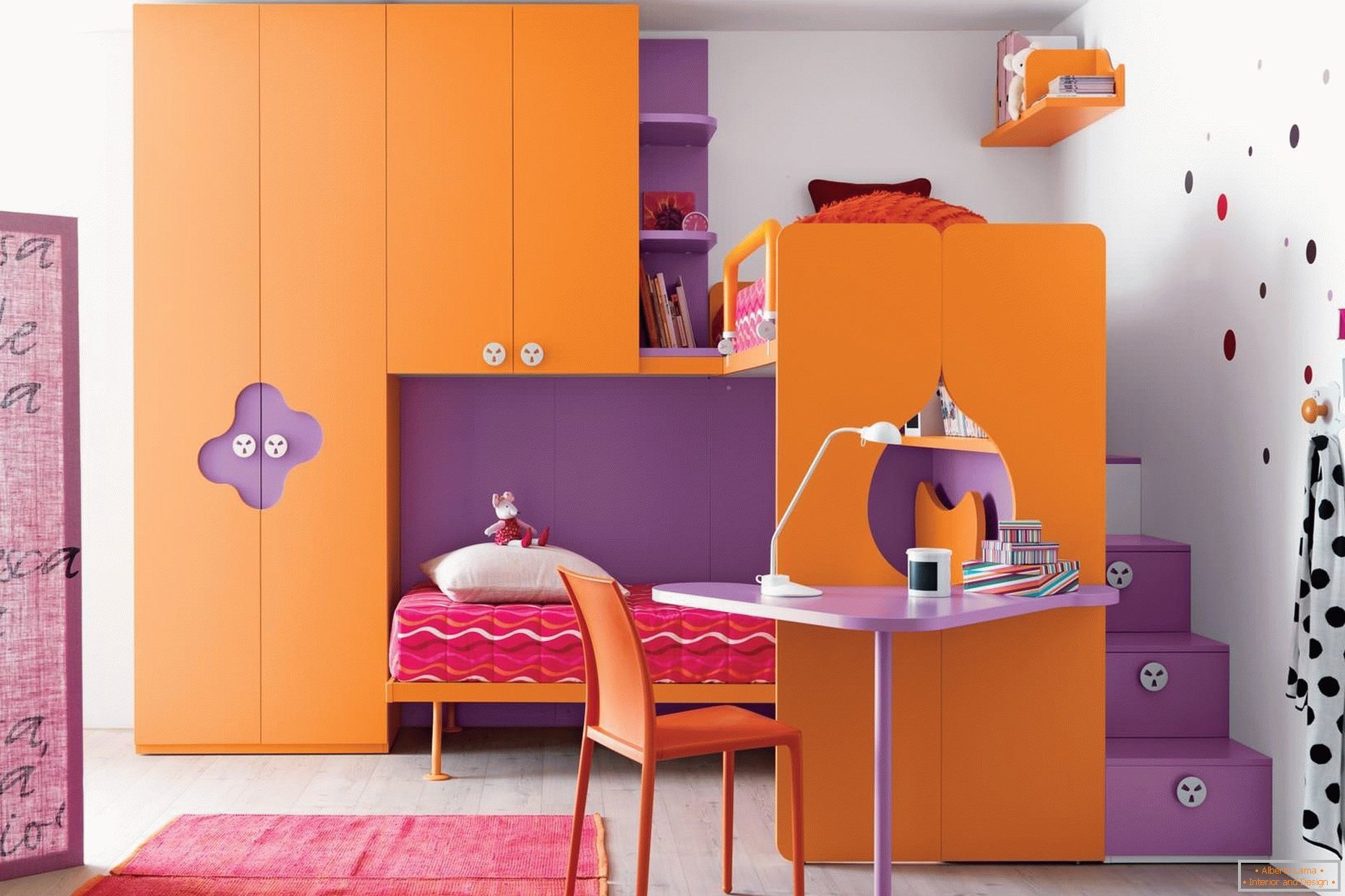 Kombinacija lila in oranžne barve