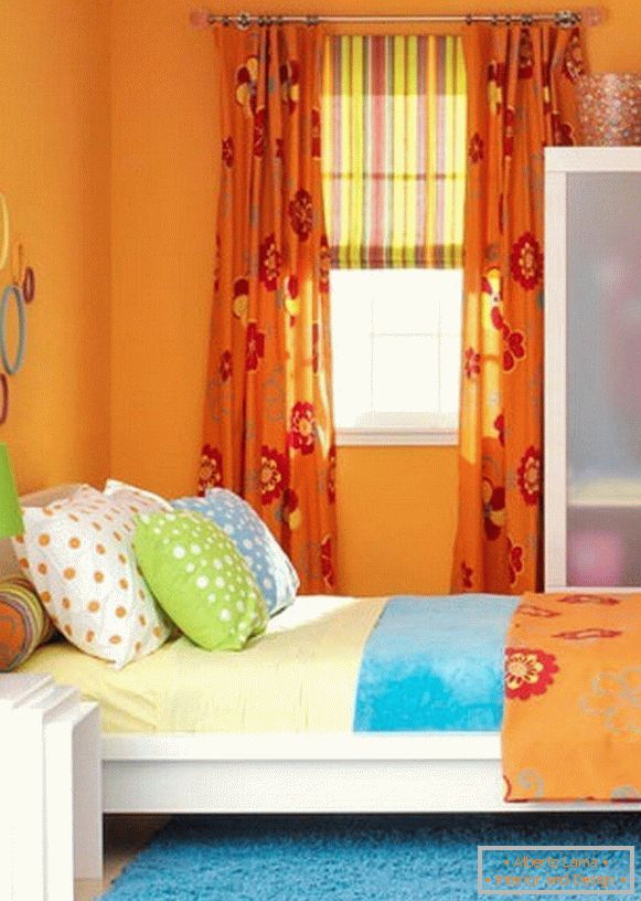 Oranžna barva v notranjosti otroške sobe