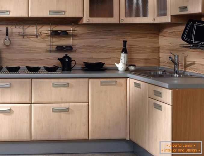 Okrasite stene z lesom z lastnimi rokami - plošče v notranjosti kuhinje