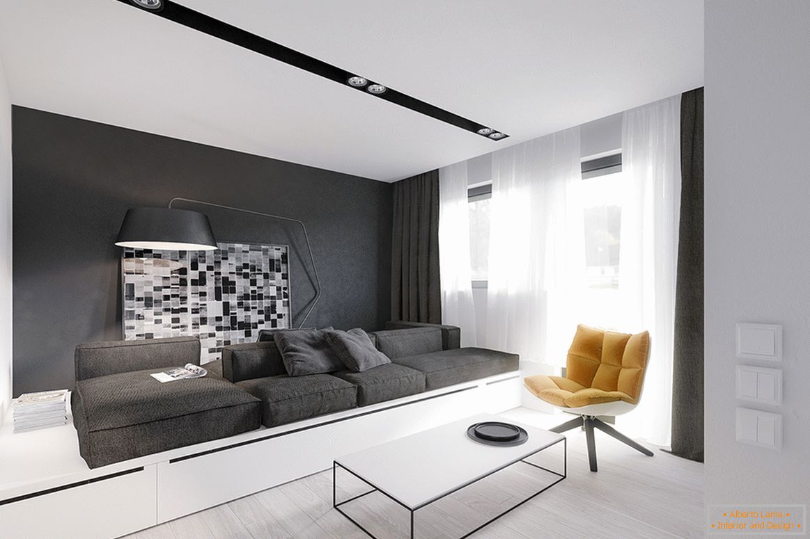 Notranjost majhnega apartmaja v črno-beli barvi