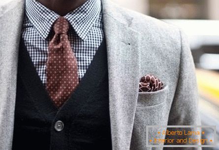 Izbira kravate za siv suknjič