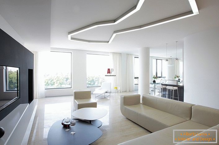 Primer pravilnega izbora razsvetljave za dnevno sobo v slogu minimalizma. V skladu z zahtevami sloga pri oblikovanju notranje geometrijske oblike in stroge linije se uporabljajo.
