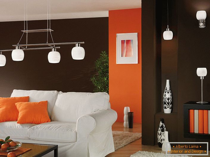 Pravi primer razsvetljave za dnevno sobo v slogu avantgarde.