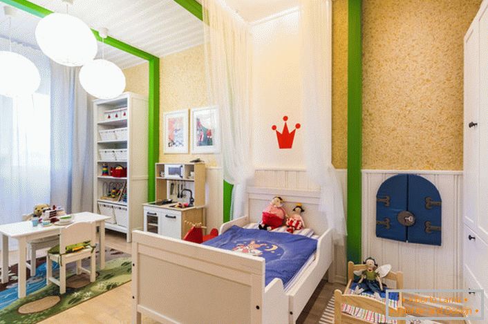 Skandinavski slog deželne otroške sobe.
