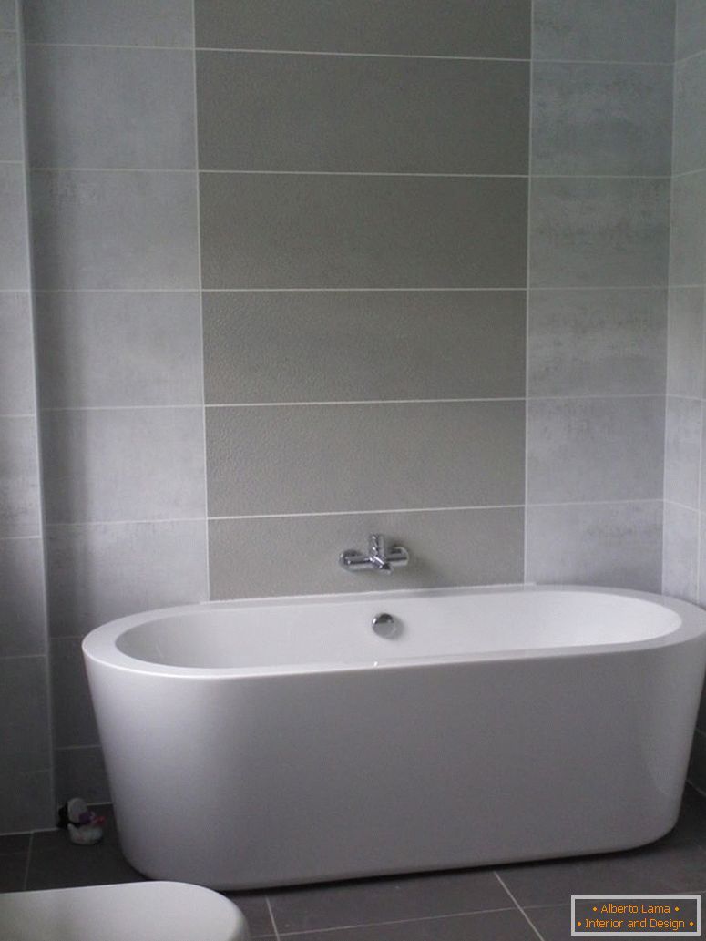 Ideje s top-štiridesetimi zasnovami-sivih kopalnic-ploščic-majhen-prostor-dodan-ovalna-kad-za-dekoriranje-soba sive kopalnice-ideje