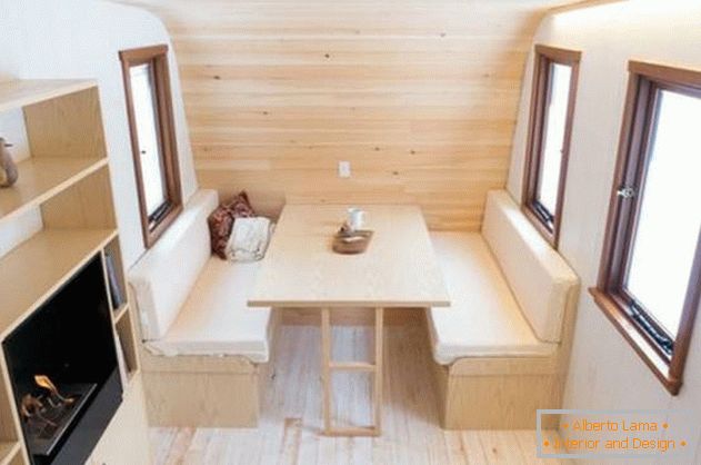 Udobna mini-hiša: fotografija iz Ontarija - lesena dekoracija