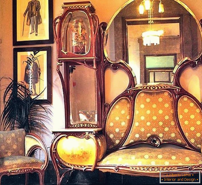 Gladke linije stilskega pohištva - starinsko pohištvo je moderno.