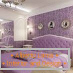 Vijolična dekoracija spalnice