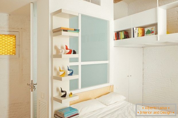 Projekt mini apartmaja: bela opeka v dekoraciji spalnice