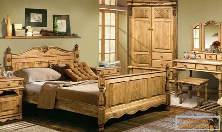 Masivno pohištvo iz lesa v rustikalnem slogu. Lahka paleta lesa prinaša udobje in preprostost v sobo, toplino družinskega ognjišča.