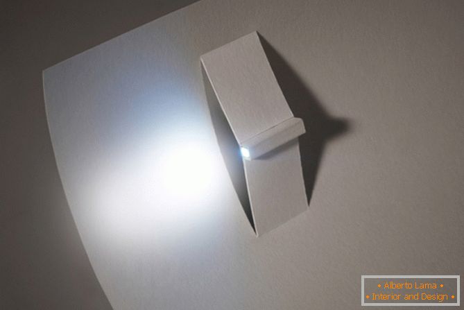 Ročna papirna luč iz Kazuhiro Yamanak
