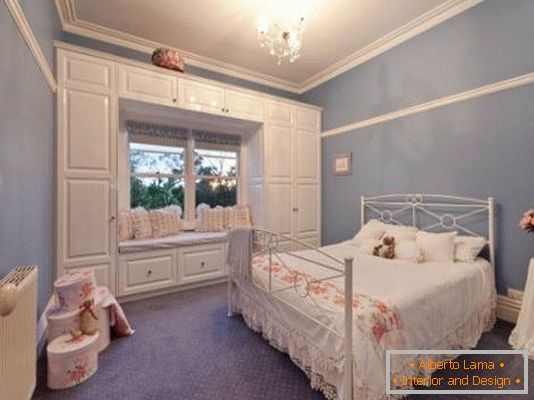 Pohištvo in dekor za spalnico v slogu Provence