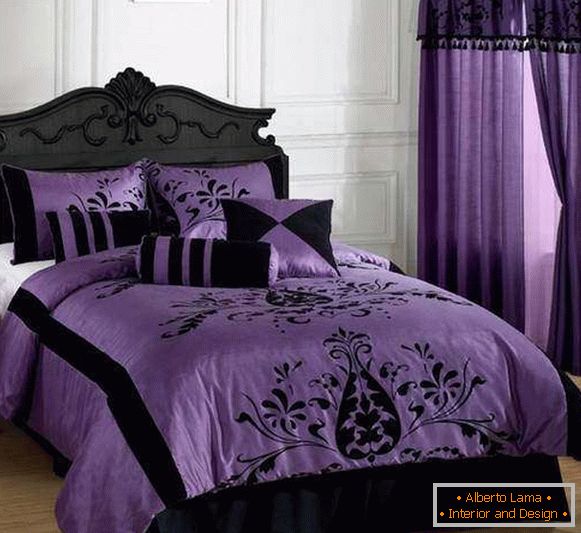 Vijolična spalnica - fotografija v kombinaciji s črno